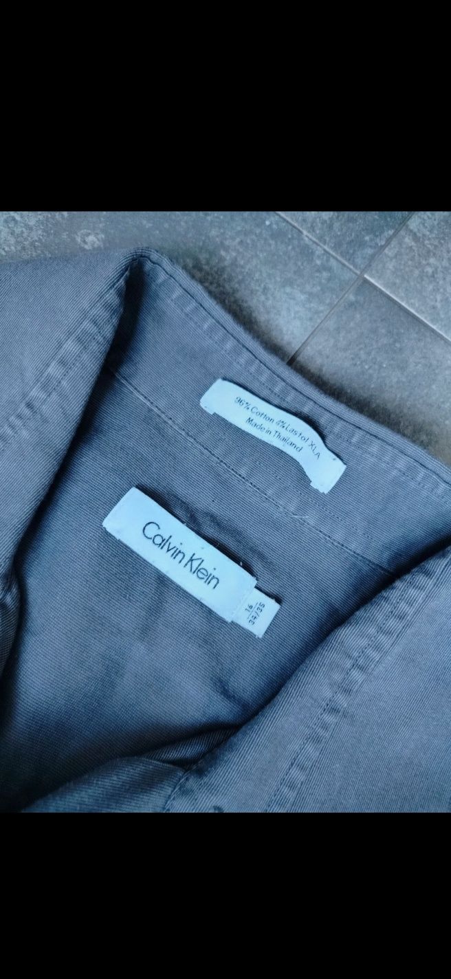 Vând cămașă Calvin Klein,stare aproape noua,măsură L