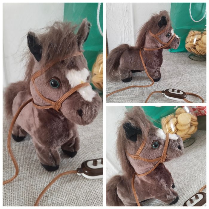 Интерактивная плюшевая игрушка. Очень красивый маленький конь.