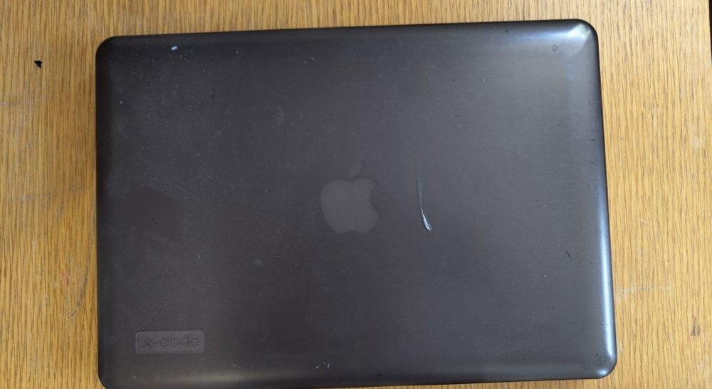 Продаю Macbook pro 13-ich 2011 года