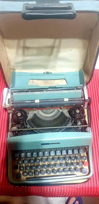 Mașină de scris OLIVETTI LETTERA 32