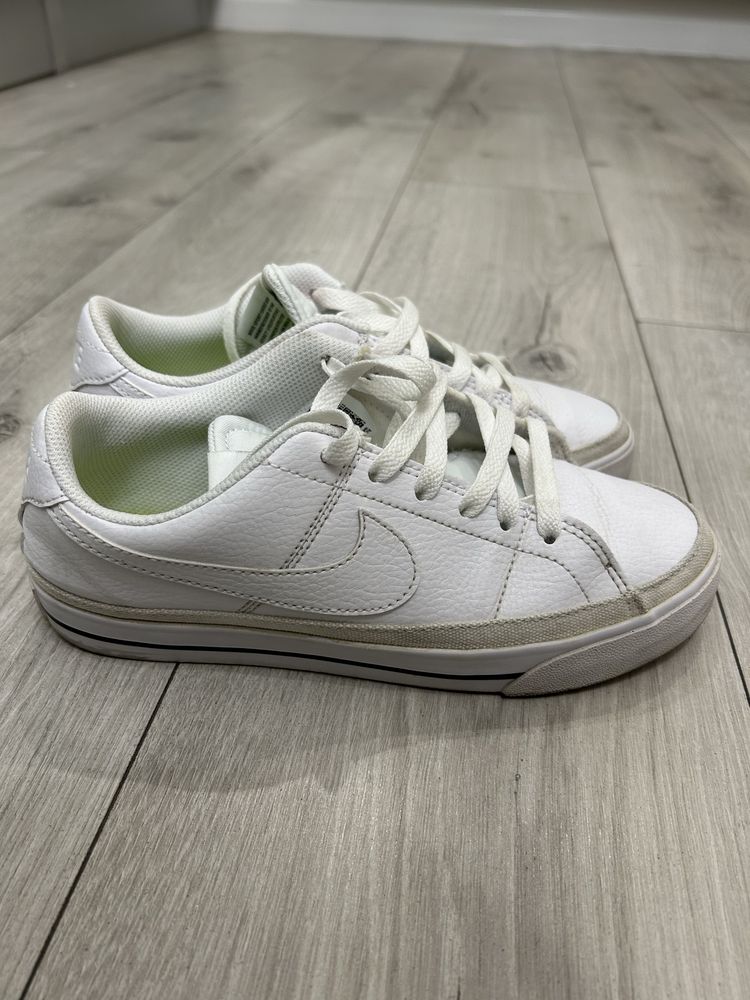 Tenesi Nike femei marime 36,5