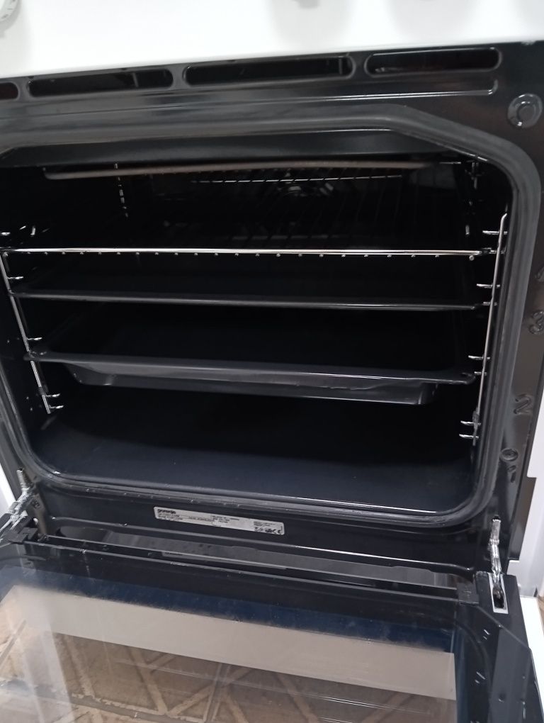 Свободно стояща печка скерамичен плот Gorenje 2 години Гаранция!