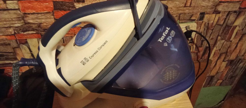 Statie de calcat cu aburi Tefal