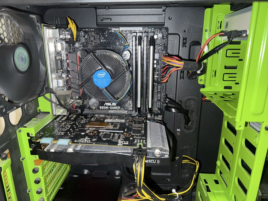 Pc intel i7 4790, 16gb ram, Nvidia GTX 760 2gb, ssd 512gb