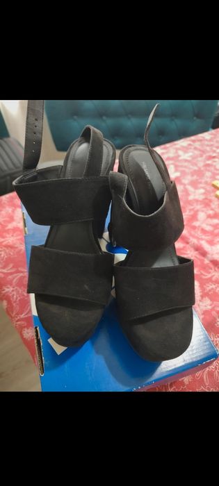 Sandale negre mărime 37