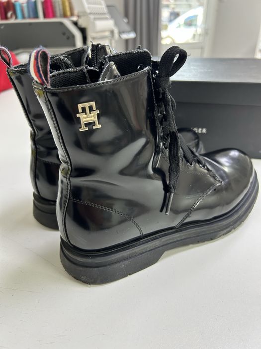 Зимни боти Томи Хилфигер