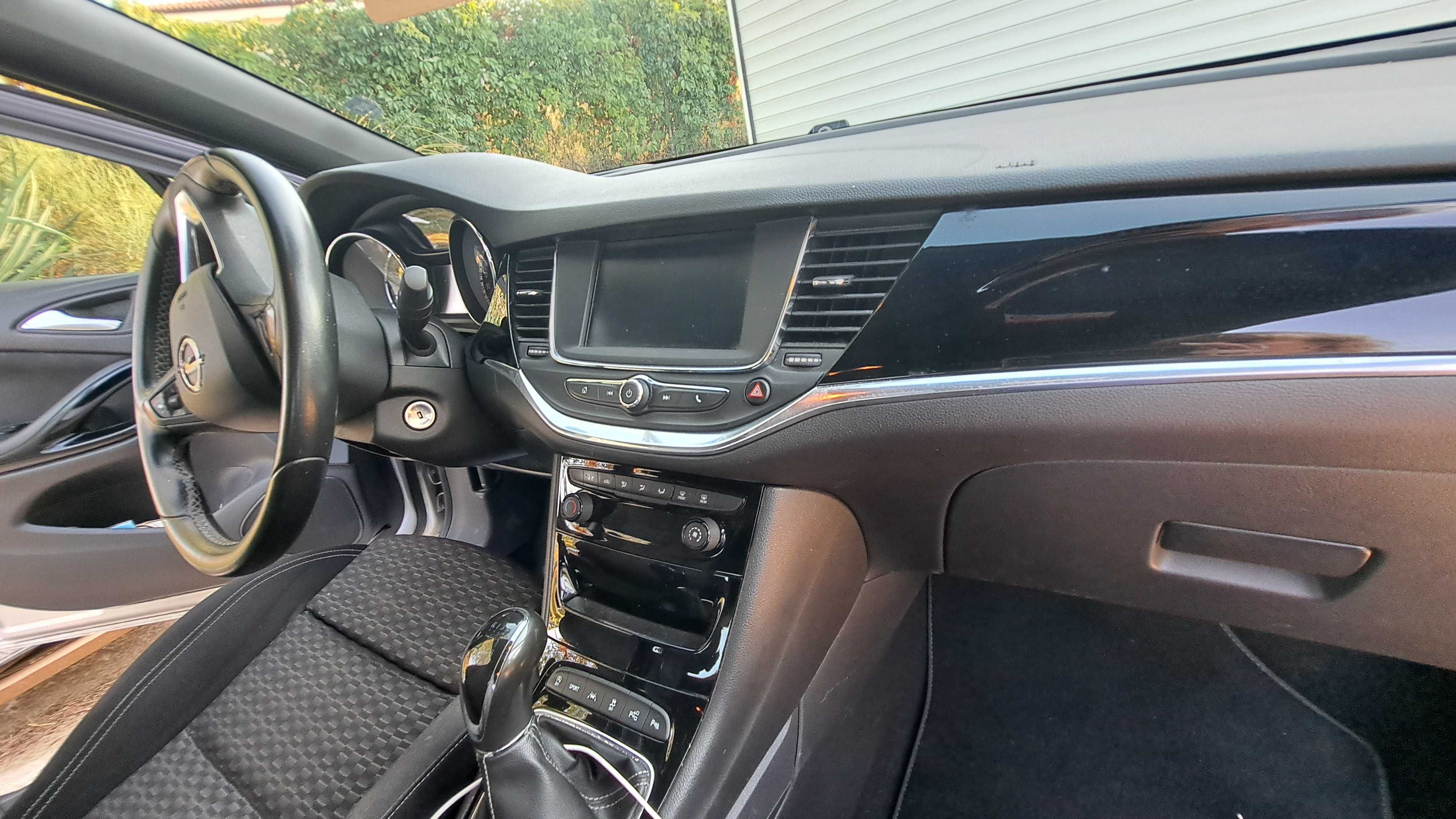Продавам Opel Astra K