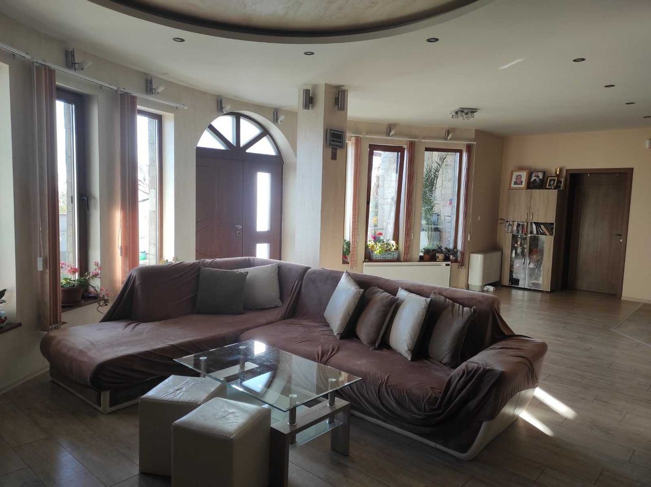 Продава се Къща в Стара Загора, Студентско градче - 300 кв.м за 412 €/кв.м - Снимка #3