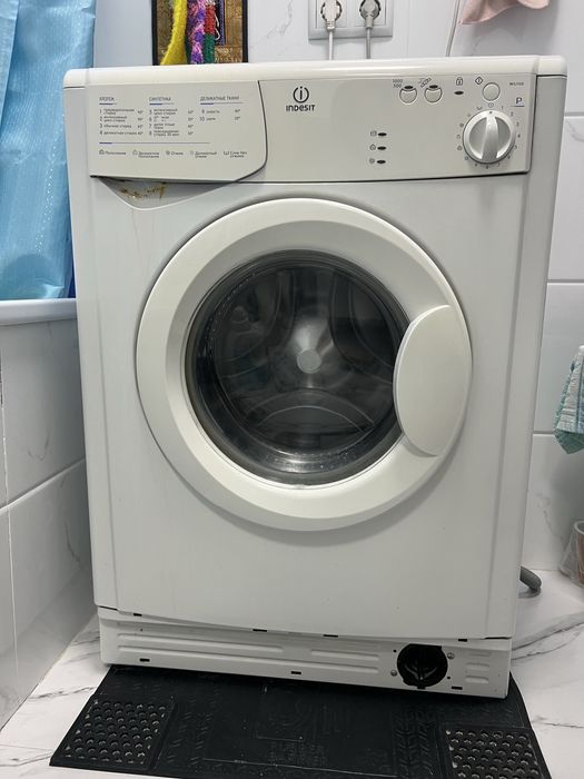Продам стиральную машинку Indesit