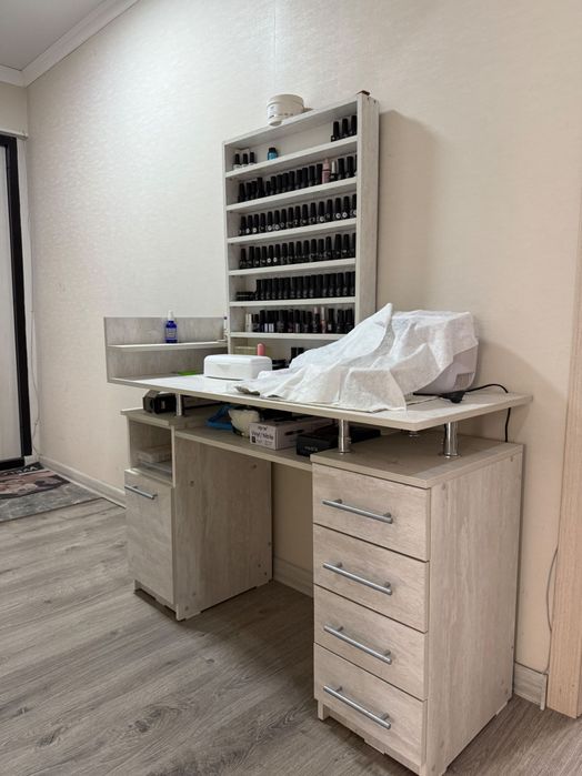 Маникюрный стол+ шкаф+ полка для лаков