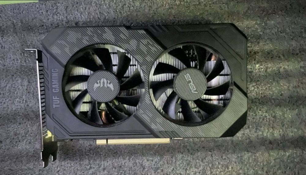Vand placa video nvidia gtx 1650 de 4gb vram.