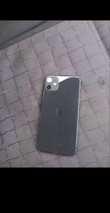 Vand iphone 11 bateria 100 telefonul are urme de uzura