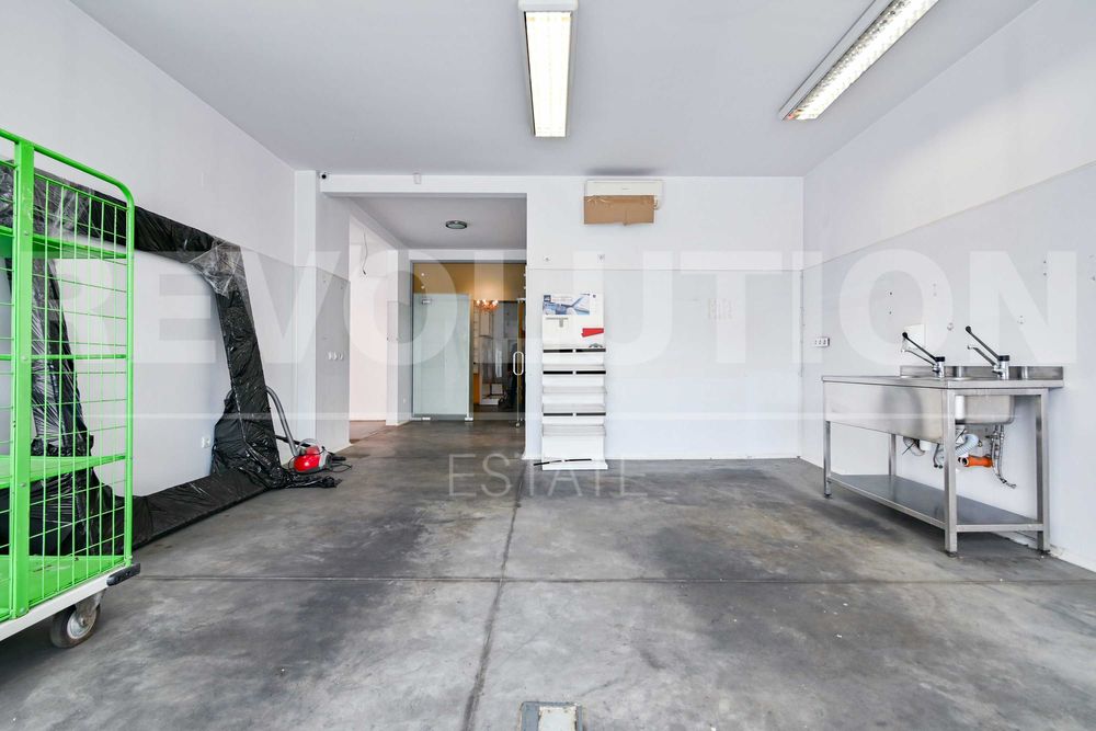 Продава се Магазин в София, Витоша - 170 кв.м за 2206 €/кв.м - Снимка #11