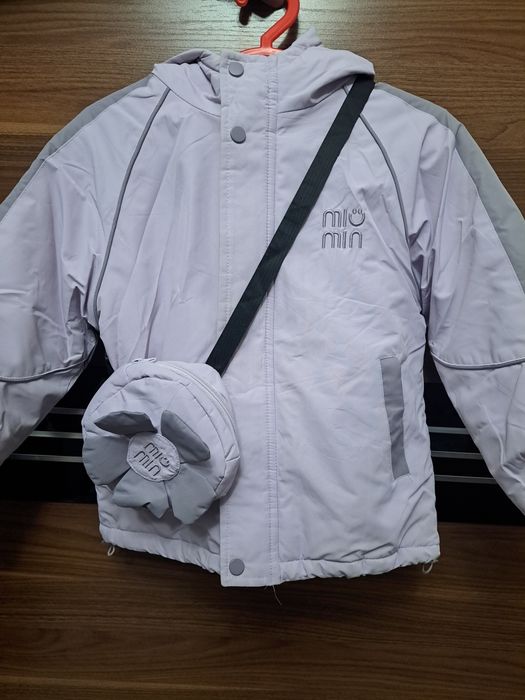 Продам тёплую куртку на девочку 6-7 лет Б/У