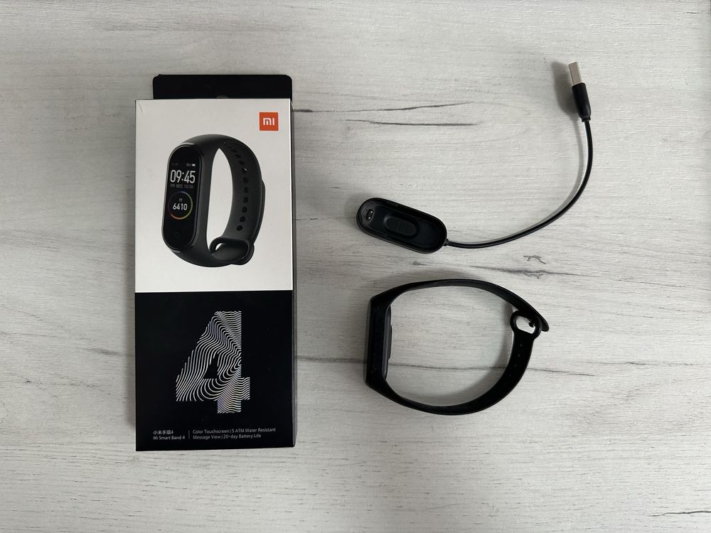 Продам фитнес браслет Mi smart band 4