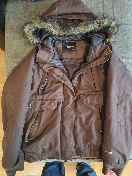 Дамско зимно/ скиорско яке