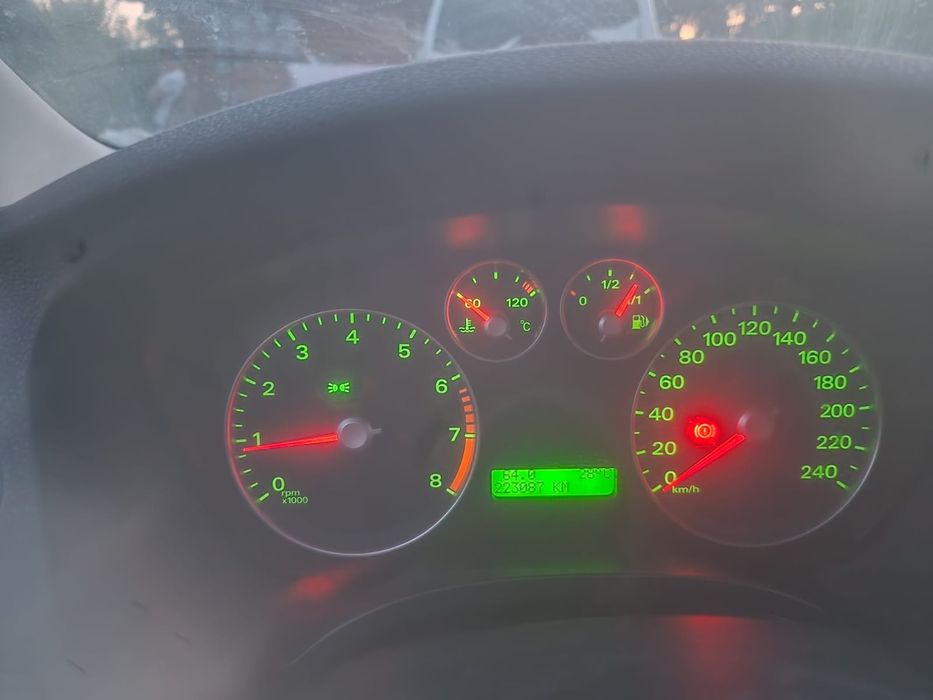 Vând Ford Focus 1.6 plus GPL