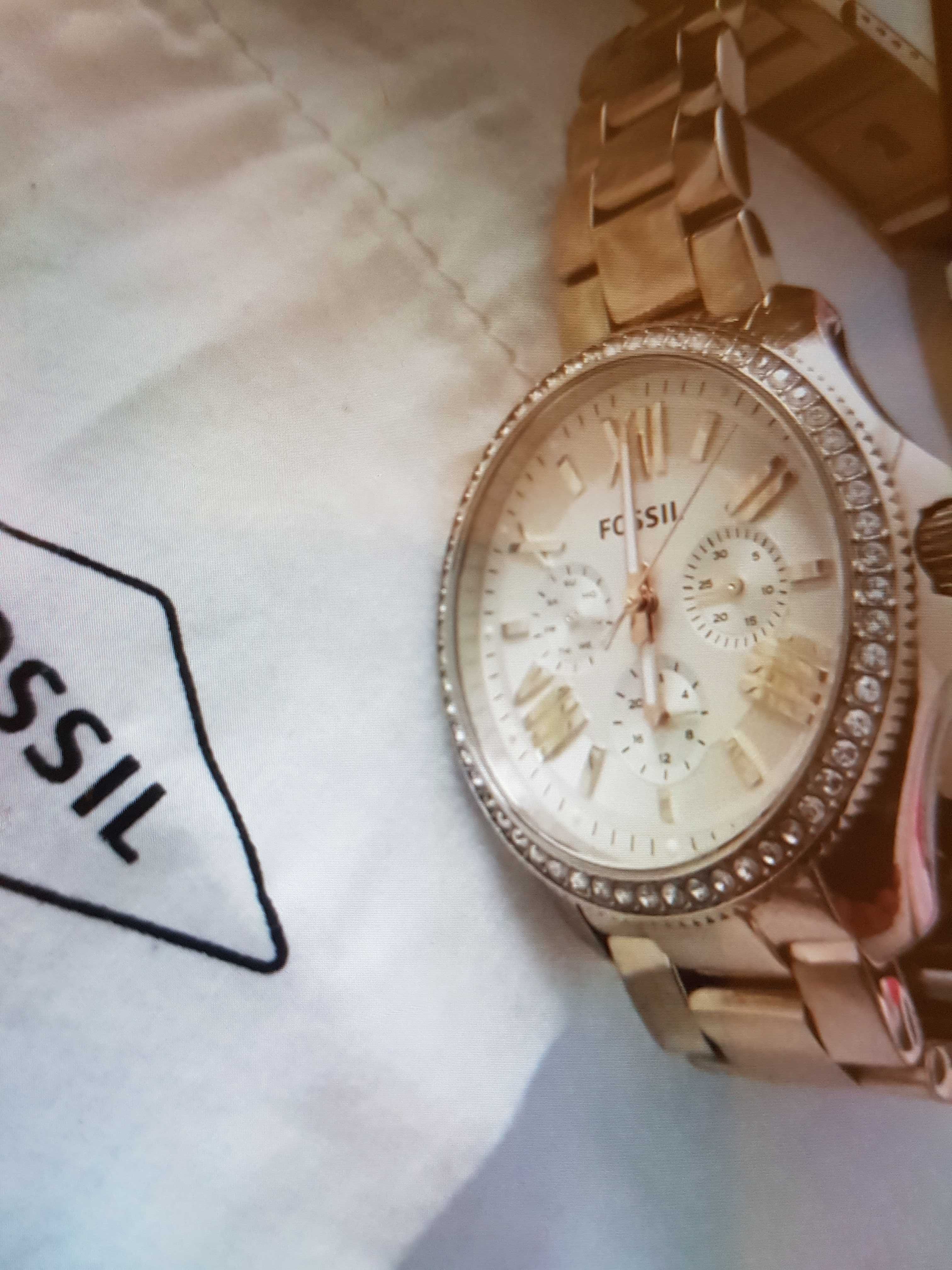 FOSSIL. Дамски часовник