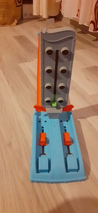 Pista de curse, Centru de joaca Eroi in pijama, Parcare etajata