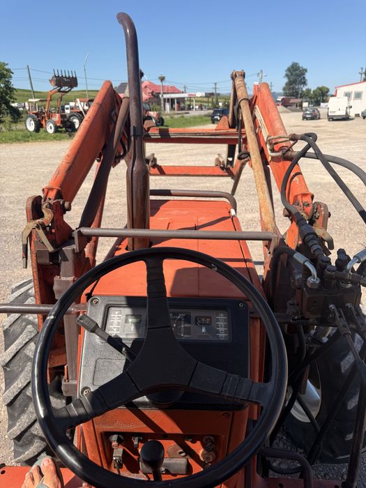 Tractor fiat 580 cu incarcator in 3 pistone de 58 cp