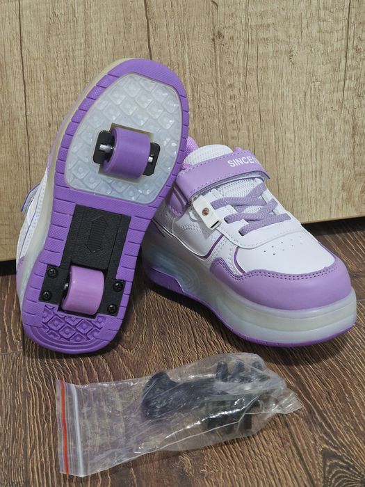 Adidasi cu role detașabile