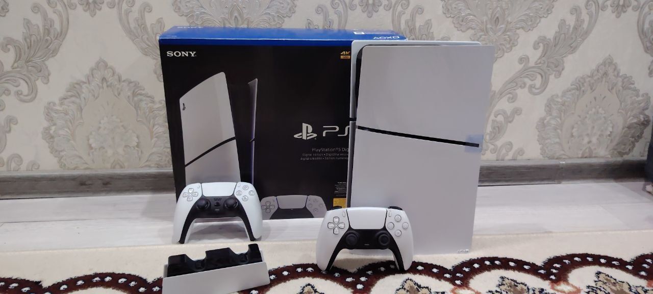 Продам Playstation 5 Slim Европы 2 джойстик и док станция