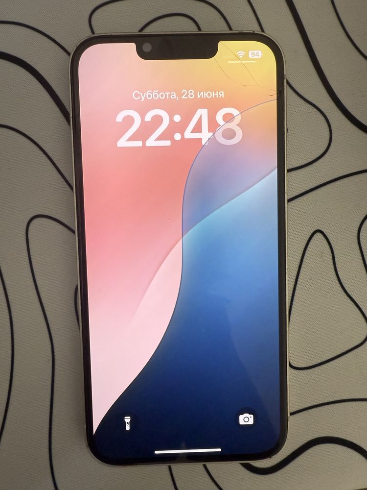 продам iPhone 13