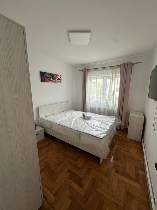 Inchiriez apartament zona centrala 3 camere decomandat