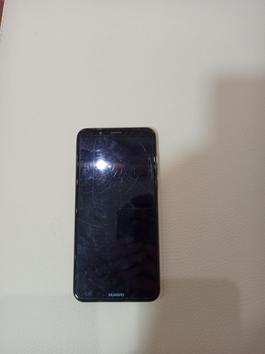 Телефон Huawei y7 2018
