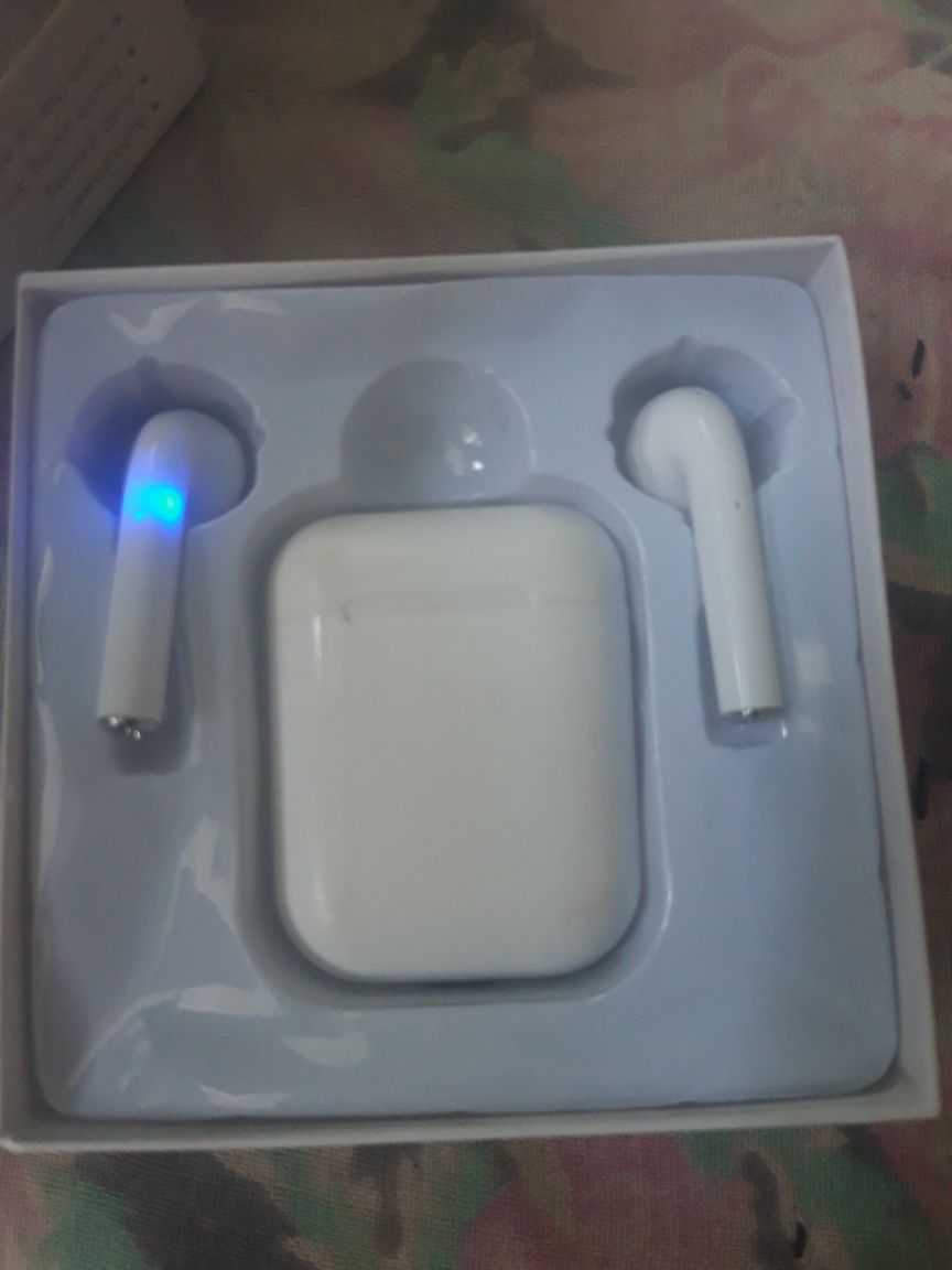 AIRPODS i12 Sotiladi 60ming kami bor tgdan yozing