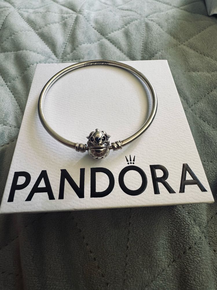 Disney x Pandora твърда гривна Любов от първа захапка