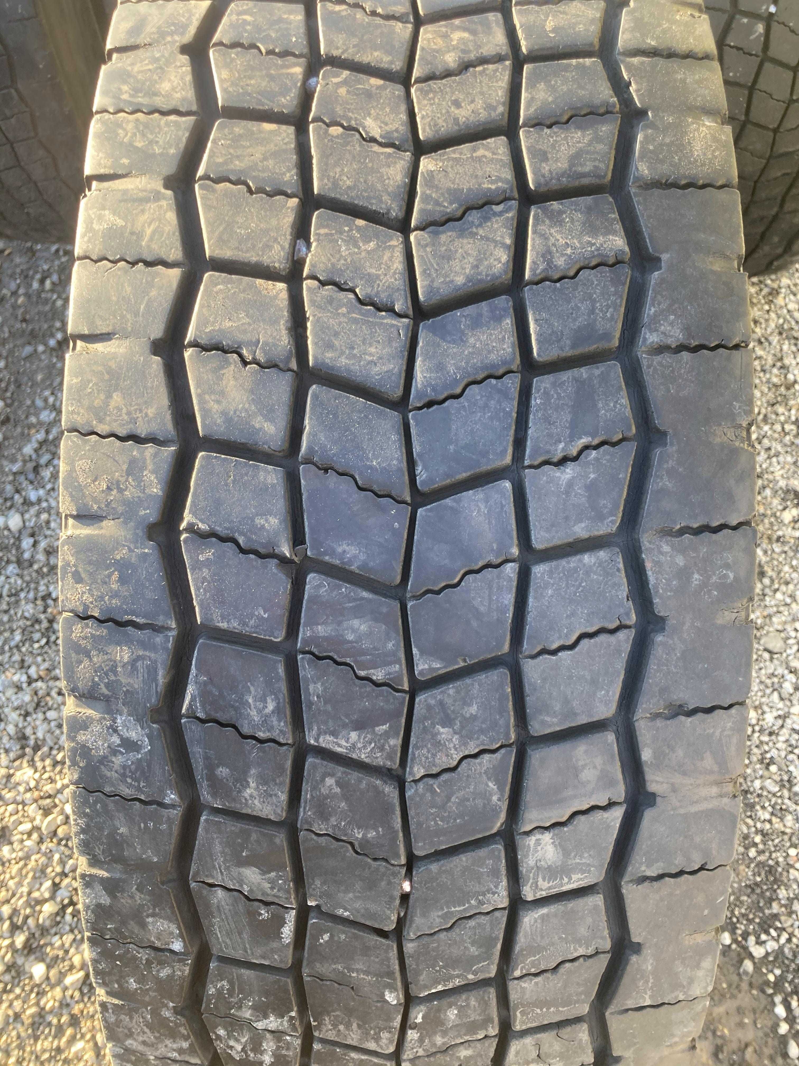 Гуми за камион 315-70-22.5 dot 21 диференциална шарка