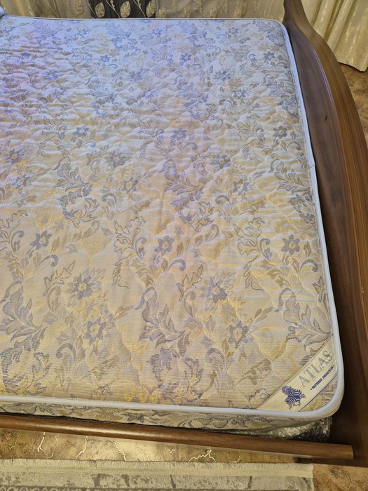 Матрас б/у, размер 160×200, в хорошем состоянии, ткань жжакард, чистый