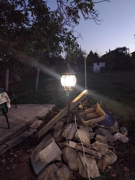 Голям и красив фенер за градината