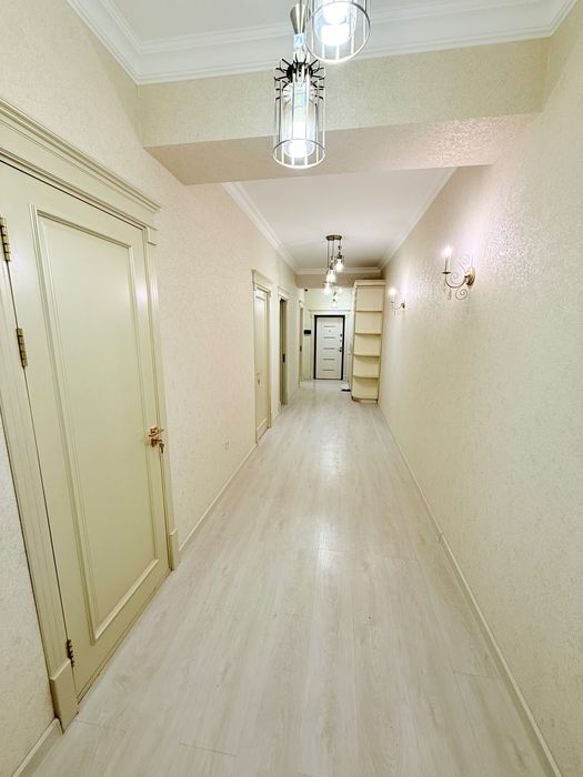 Циолковский кўчада 3 хонали 110 кв м квартира сотилади