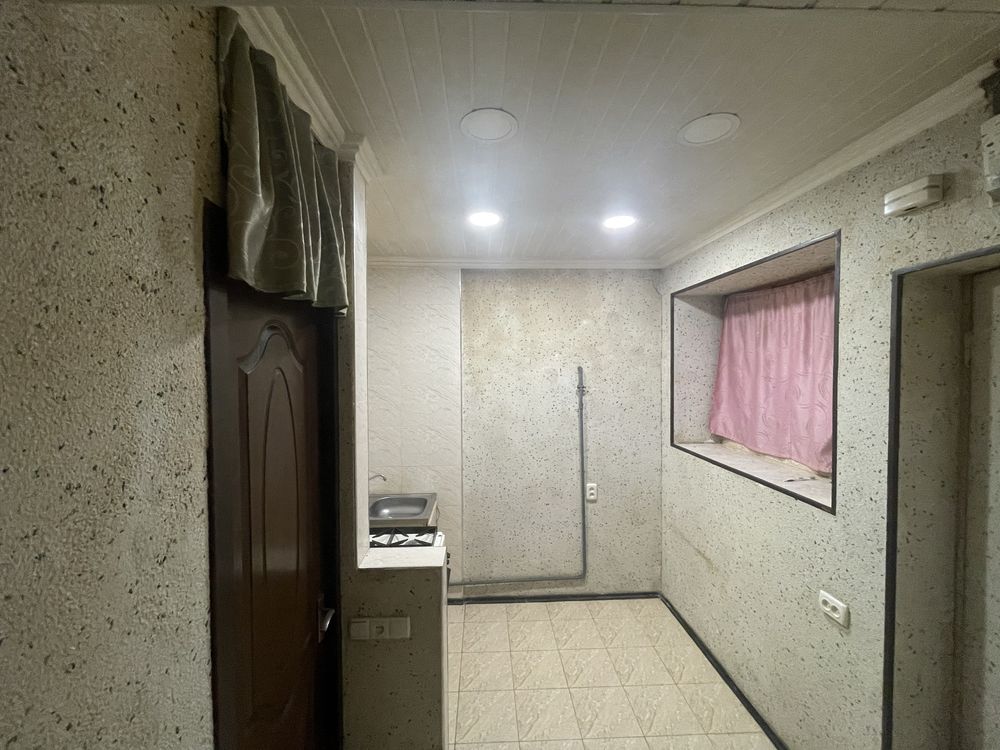 продается своя квартира на Ю.абаде 2 кв. 1/1/4 тип дома галерейный.