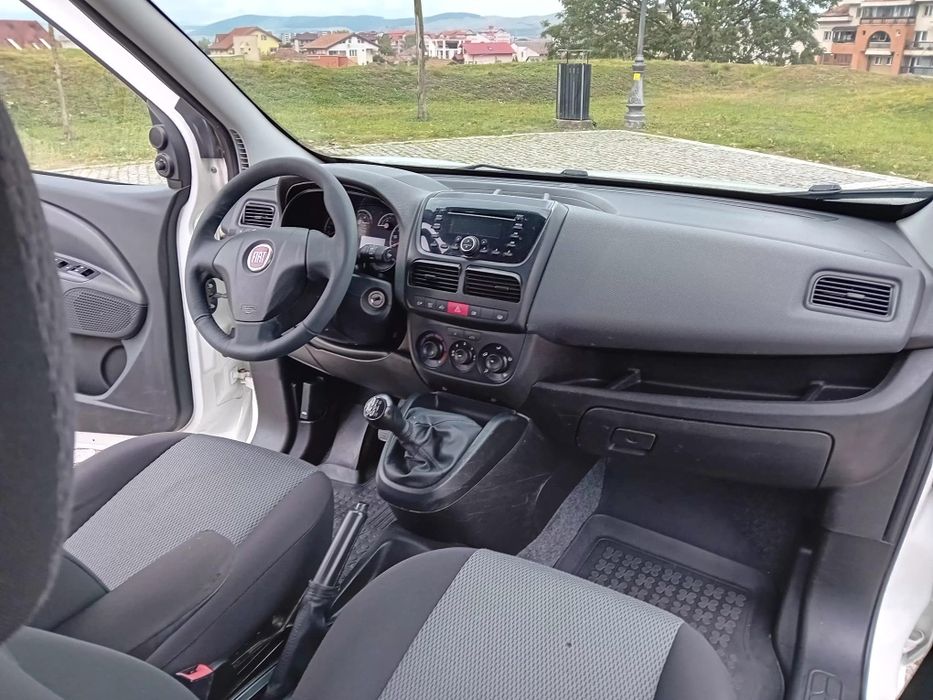 Fiat Doblo 5 locuri și Marfa