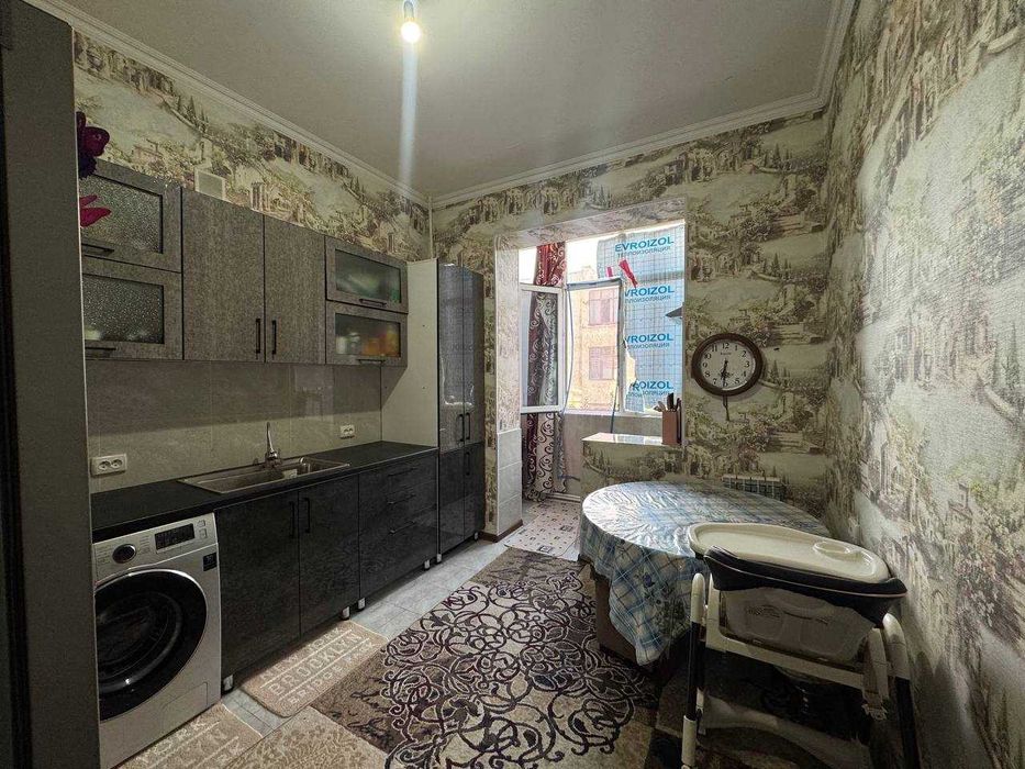 Buxoroda kvartira xonadon uy sotiladi 2 xonali 76m² 2-qavat.