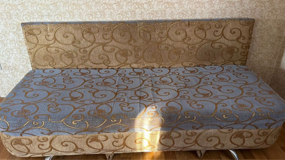 Продам мебель диван и стол для PS