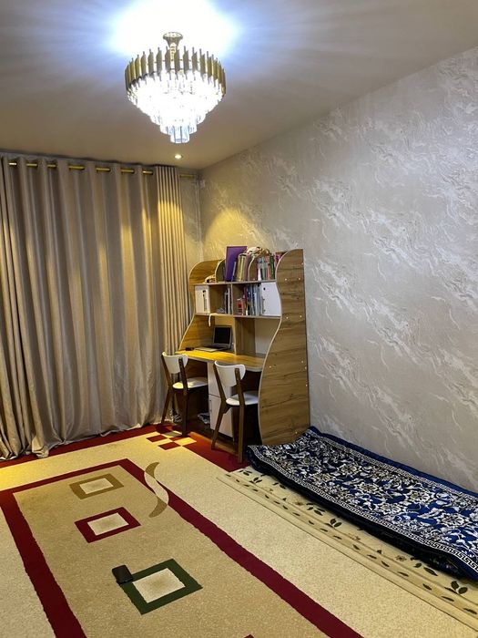 Kv sotiladi shayxontohur oqtepa mikrorayon 1 xona 4 etajli dom 2 qavat