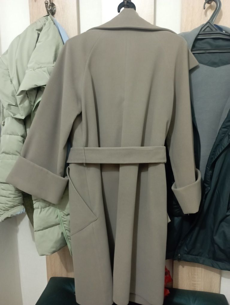 Пальто демисезонное, материал - кашемир, размер 48-50, в отличном сост