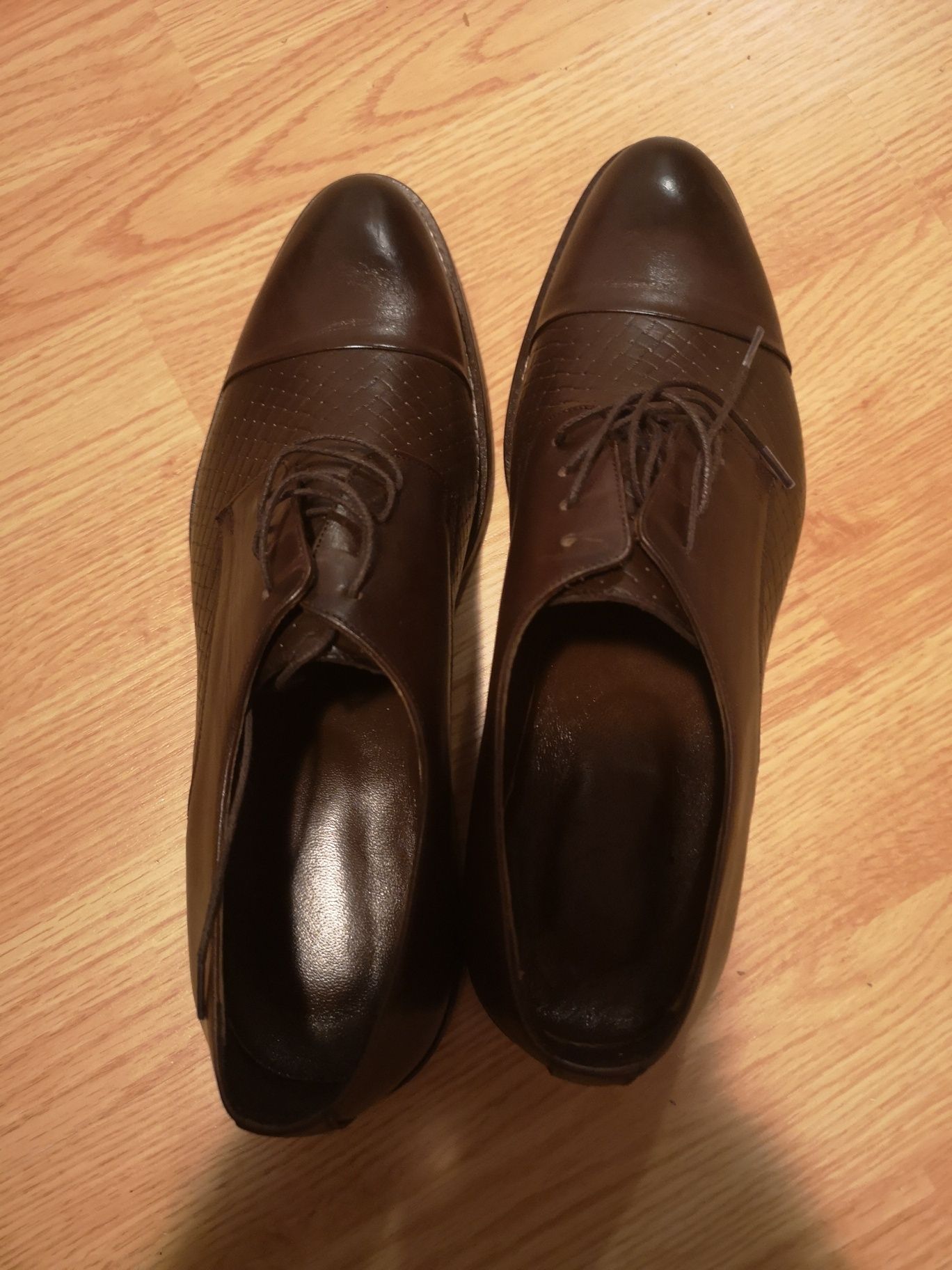 Pantofi din piele maro noi