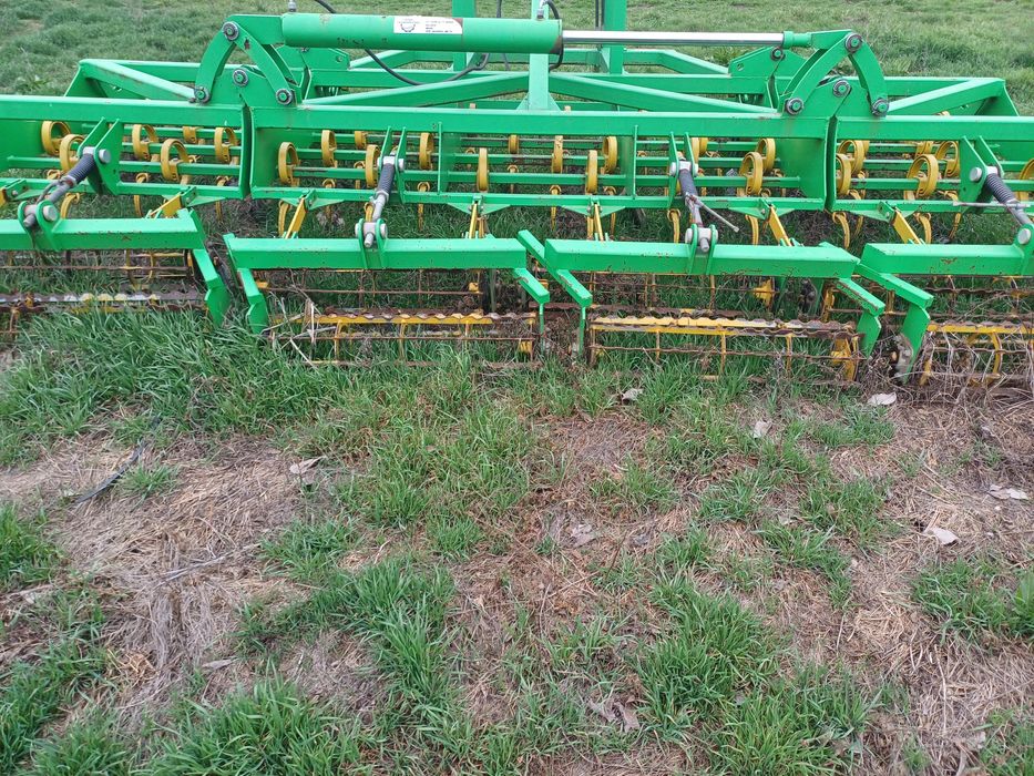 Plug Ovlac în stare impecabila, gata de brazdă