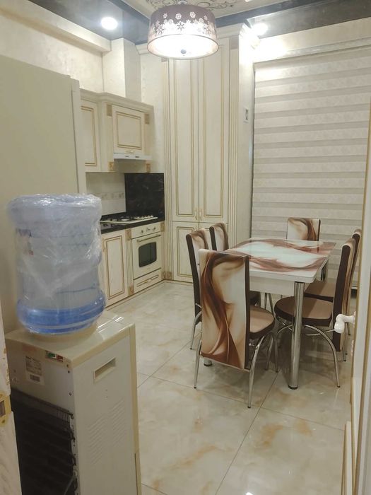 Chorsu Ganga 4 xonalik 120kv kvartira beriladi Toshkent city oldida