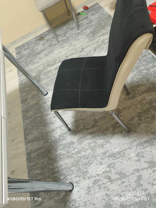 Разтегателна маса с 4 стола