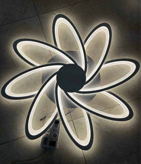 Люстра потолочная c пультом