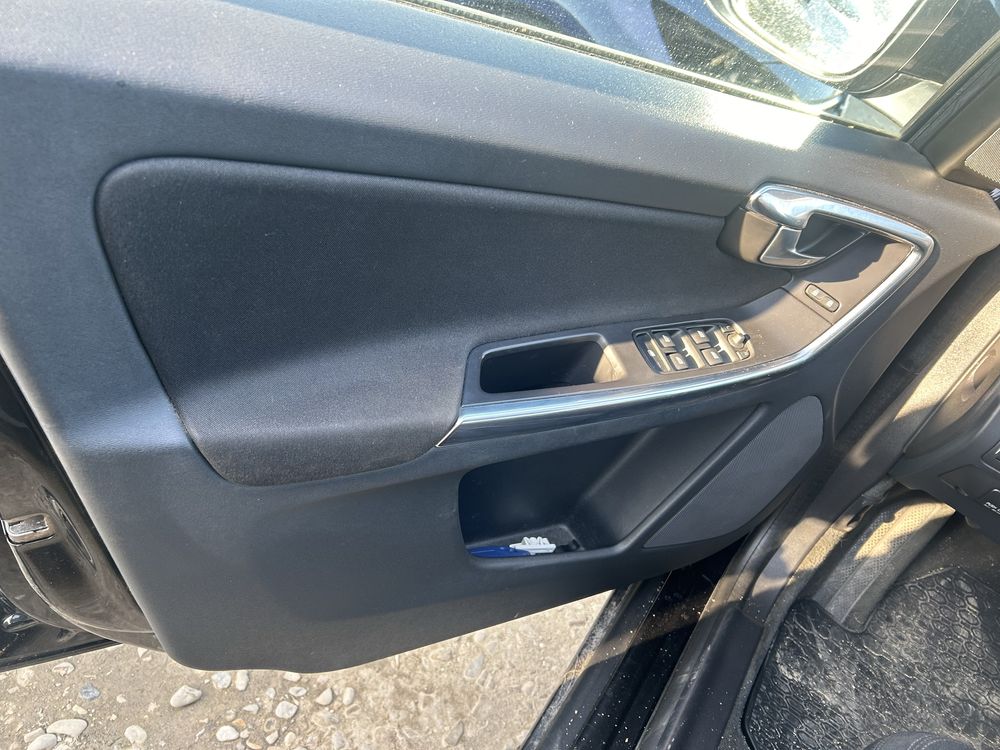 Față de ușă interior  stânga față Volvo XC 60 2012 volan stânga