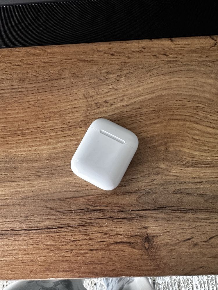 Apple AirPods 2 with Lightning белый
