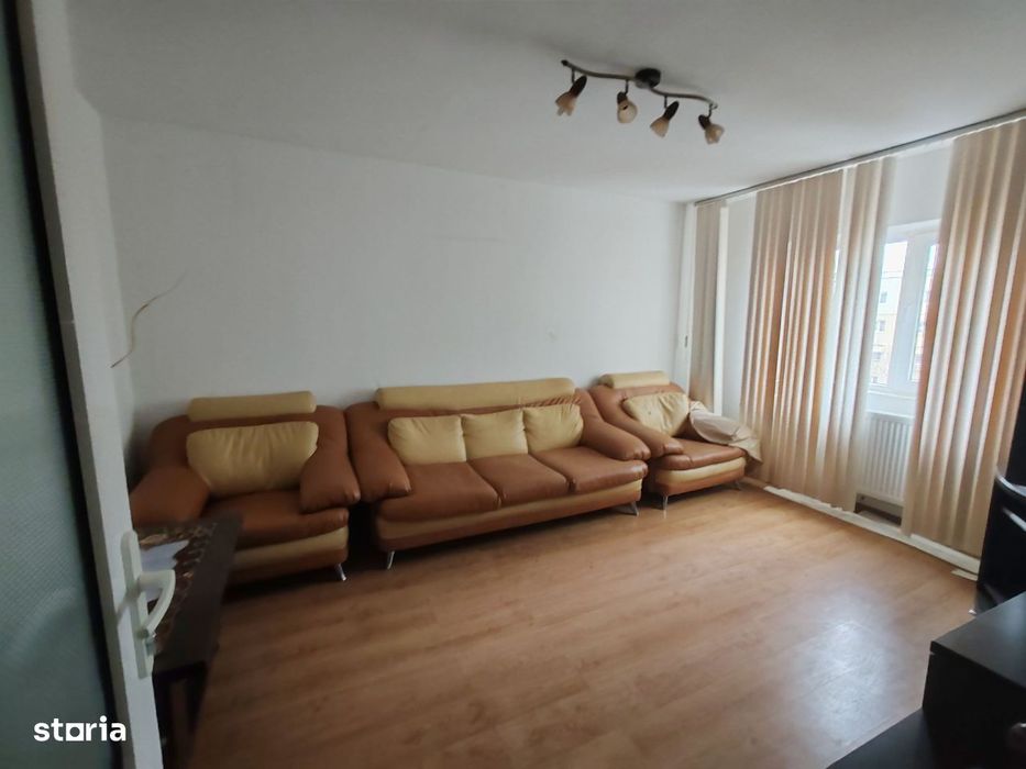De Vânzare: Apartament spațios cu 4 camere în Năvodari