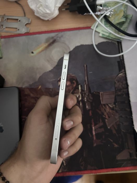vand iphone 12 64gb